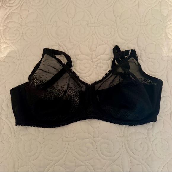 Two Elegant Lace bras from Chantelle (one black and beige) - Picture 5 of 5